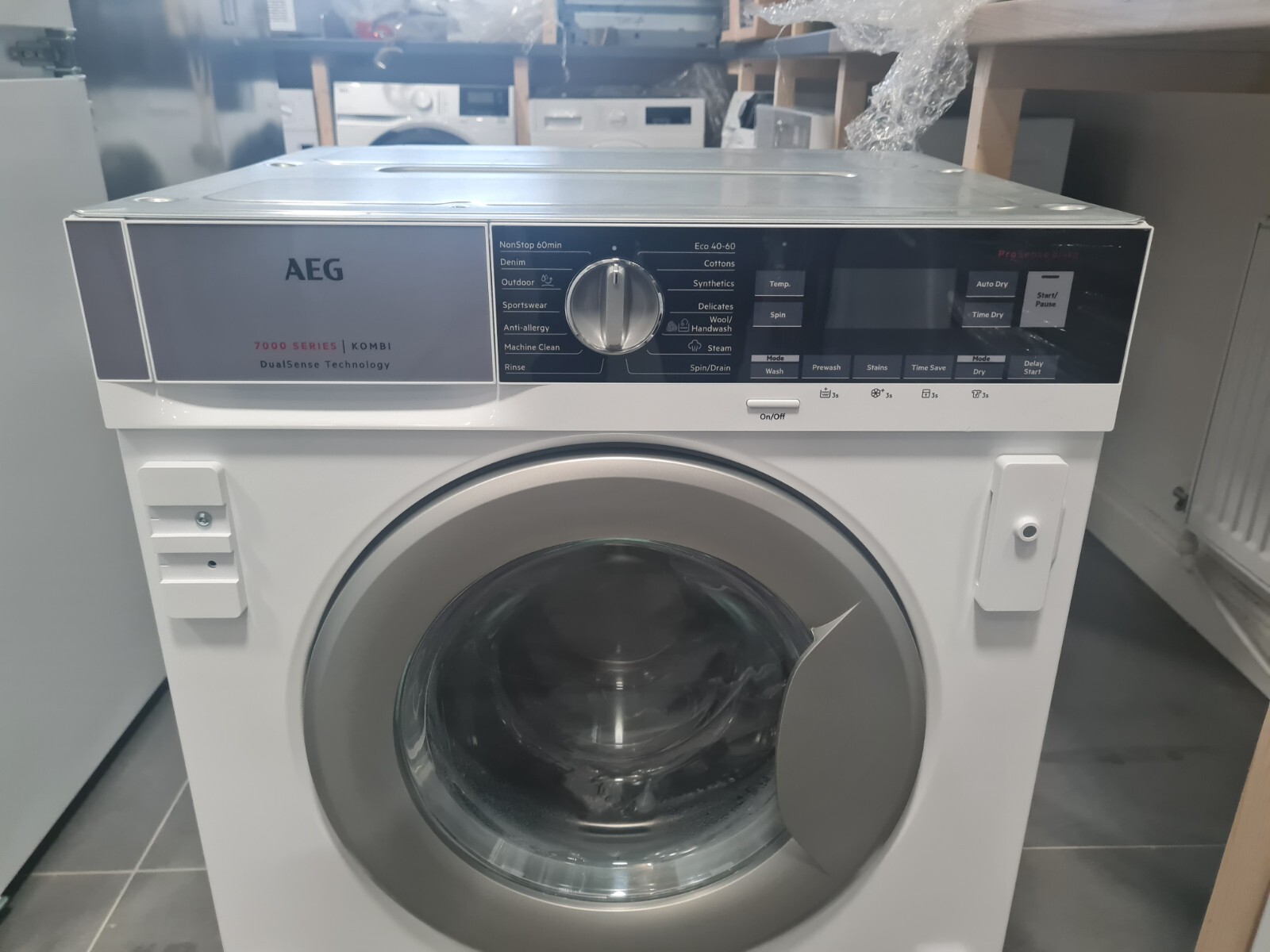 New Unboxed AEG Washer Dryer White E Rated L7WC8632BI Integrated