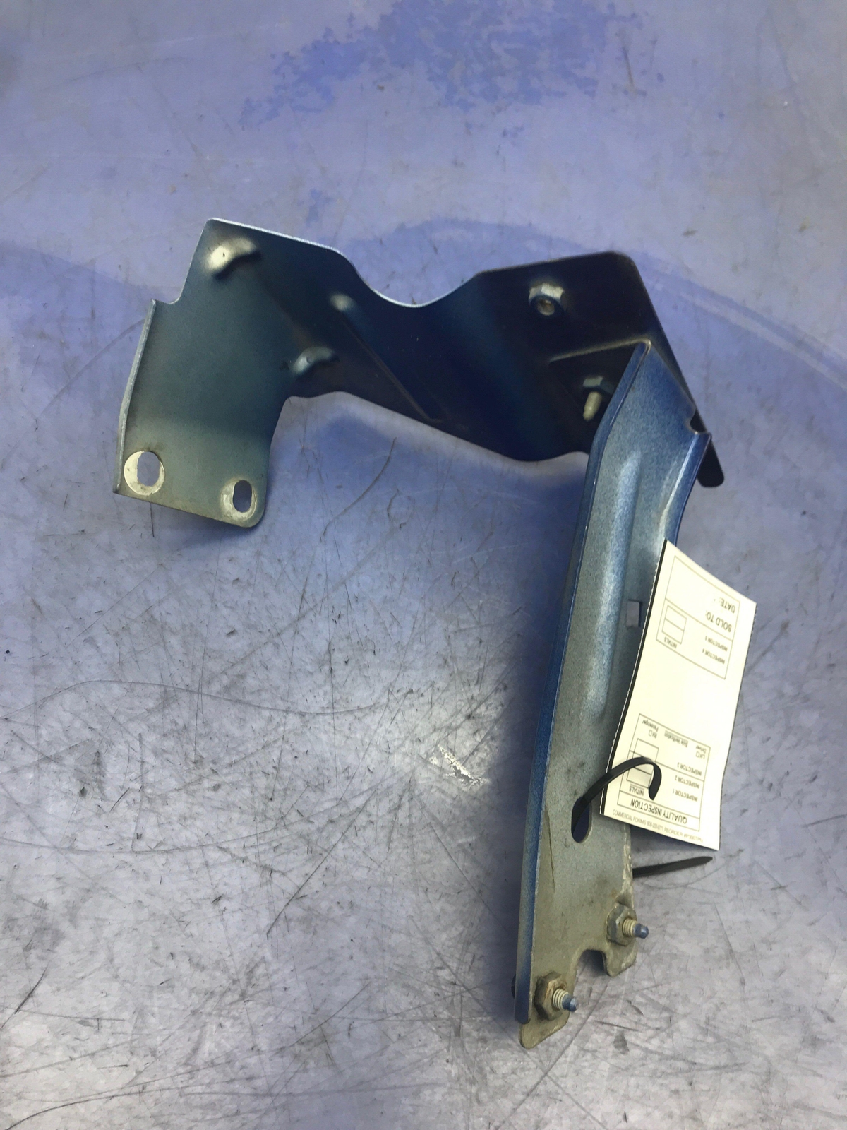 2014 - 2016 MASERATI GHIBLI OEM RIGHT MUDGUARD SUPPORT BRACKET 673003653