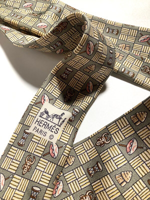 HERMES VINTAGE AFRICAN TRIBE TIE MASK SHIELD SPEAR TAMTAM HUT HIGH END GRAY