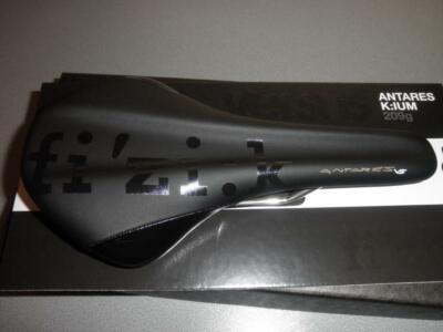 SATTEL FIZIK ANTARES VERSUS SCHWARZ oder WEISS