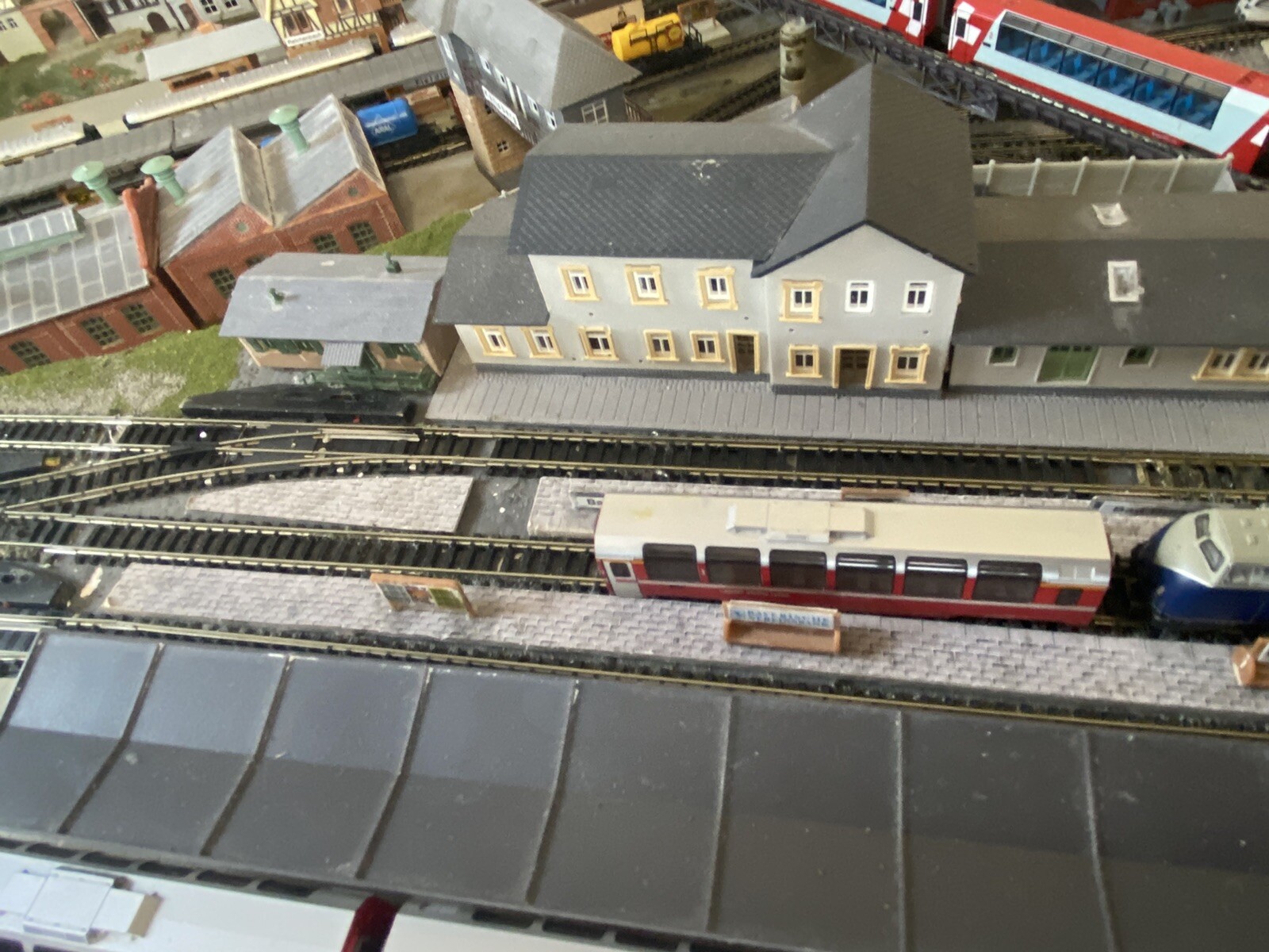 N Gauge Two level DCC Model Railway Layout Approx 182 x 82 cm (72x32