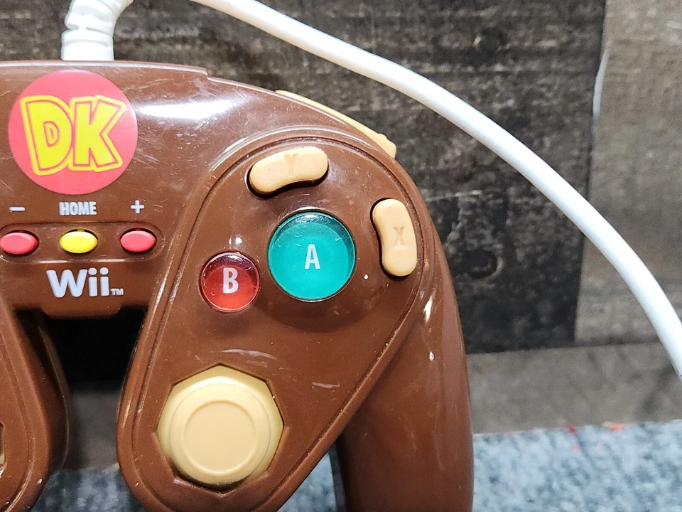 Nintendo Wii Wii U PDP Officially Licensed Wired Fight Pad 085-006 Donkey Kong - Image 4 of 4