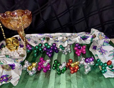 Lot Of 10 Handmade Mardi Gras Bead Dog Table Scatter Party Favors Decor Krewe