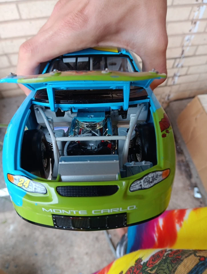 ACTION #24 DUPONT JEFF GORDON 2002 LOONEY TUNES BUGS BUNNY 1:18 RCCA 1/504 #038 - Image 4 of 4