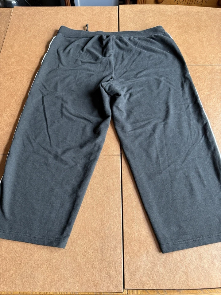 Pantalones capri negros Zena Sport 1X Foto 2 de 4