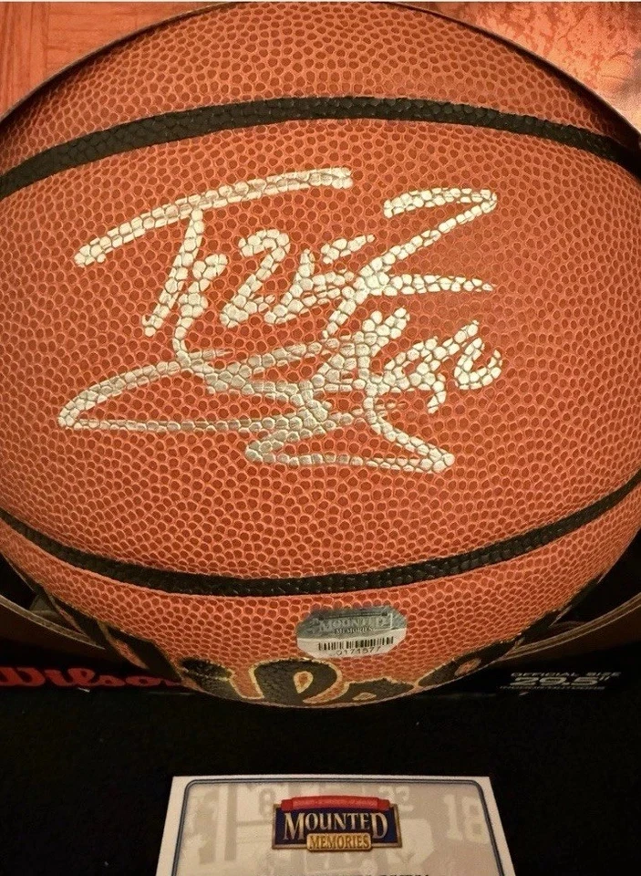 Saltos de alcatrão Tyler Hansbrough autografado basquete NCAA Wilson UNC - Imagem 2 de 4