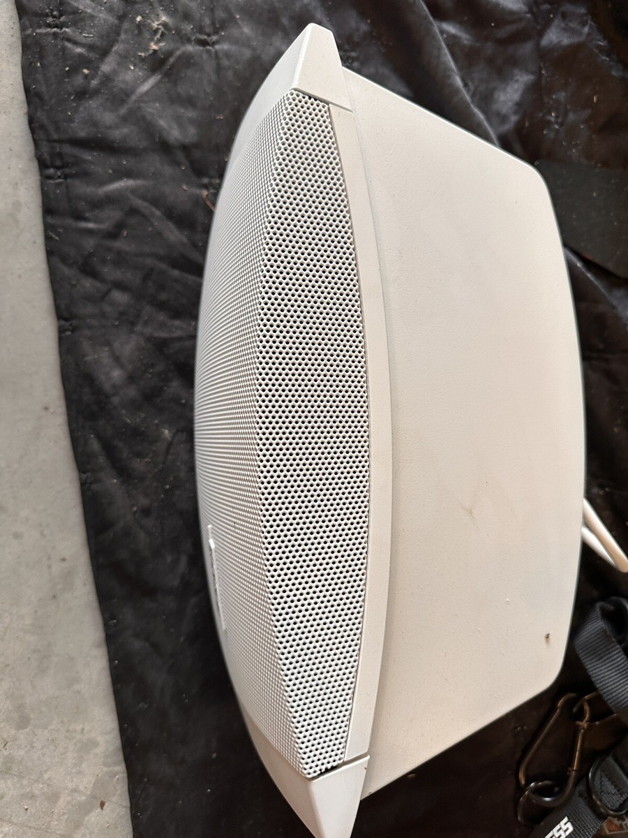 Bose FreeSpace DS 40SE weatherproof wall mount speaker & bracket