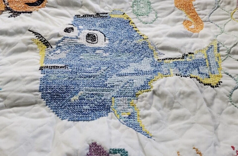 Edredón punto de cruz Disney's Finding Nemo Baby 30" L x 38" H Foto 4 de 4