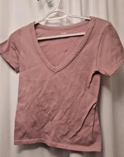 Elodie L Ribbed Mauve Nwot V Neck Top