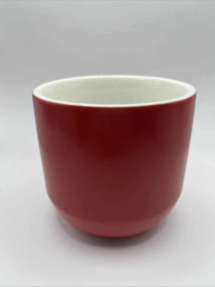 Taza de café Keurig Signature, logotipo de cerámica roja en relieve Foto 4 de 4