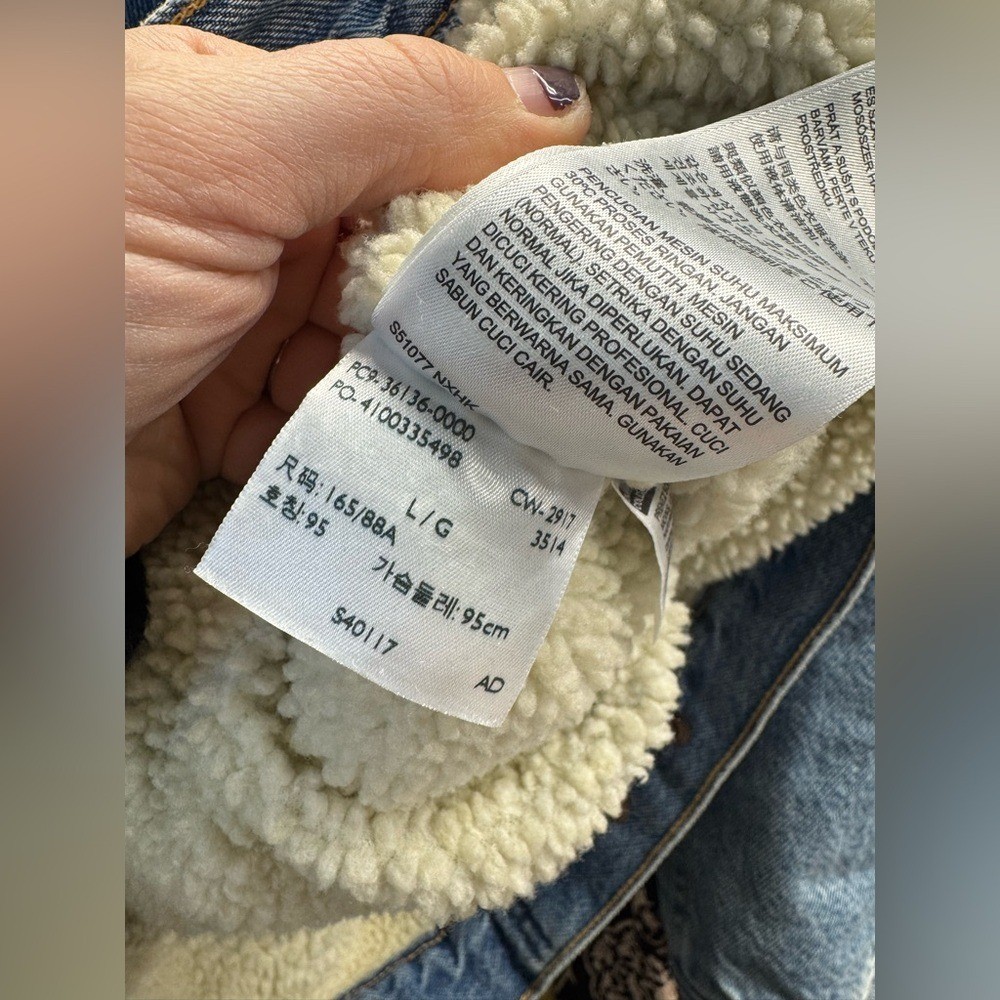 Levi's Trucker Sherpa Lined Denim Jacket Size Large thumbnail 6