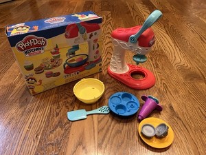 Play-Doh Kitchen Creations Spinning Treats Mixer Set….does not Include Play Doh