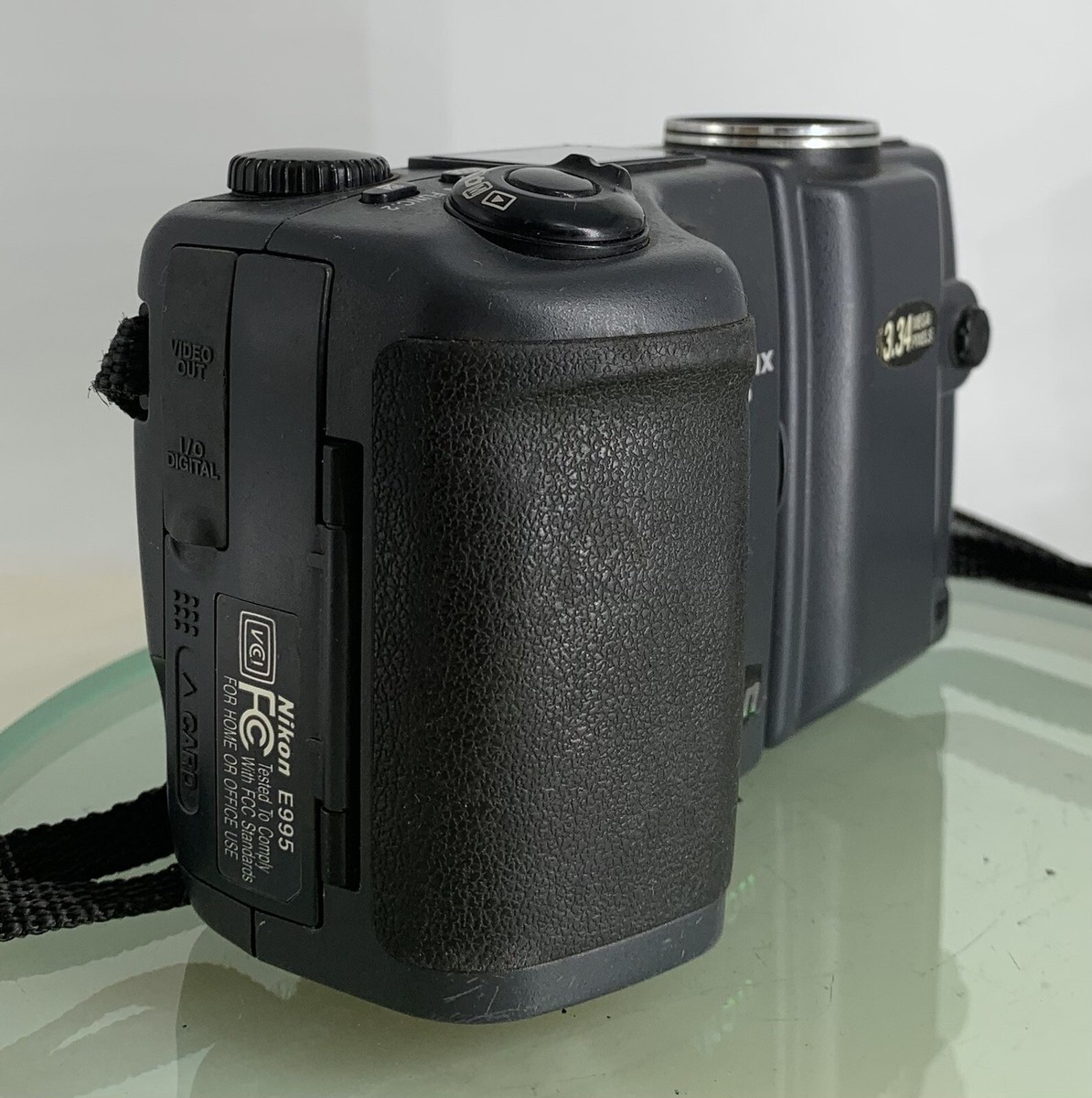 Nikon Digital Camera Coolpix 995 3.3MP Grey Retro Vintage+CHARGER