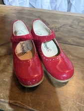 These are FootMates Emma girl's shoes in red patent leather Size 2