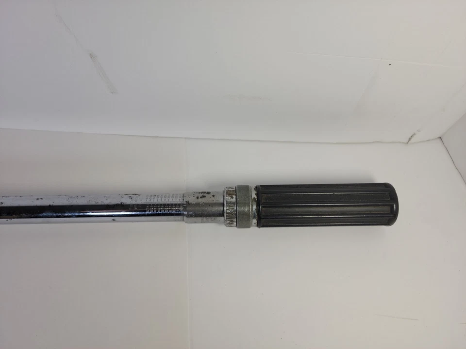 Llave dinamométrica Central Tool Company No 2601R 3/4 accionamiento 100-600 ftlbs 41" Foto 2 de 4