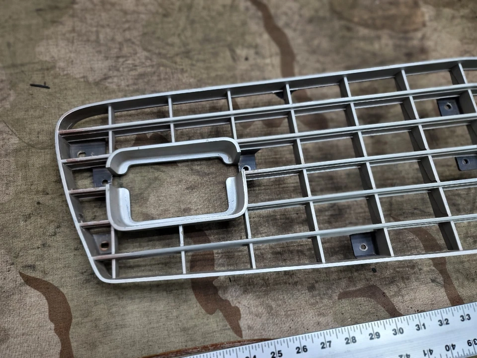 Mustang II Fastback 1975 1976 1977 1978 cupé Mach 1 Ghia parrilla delantera original Foto 2 de 4