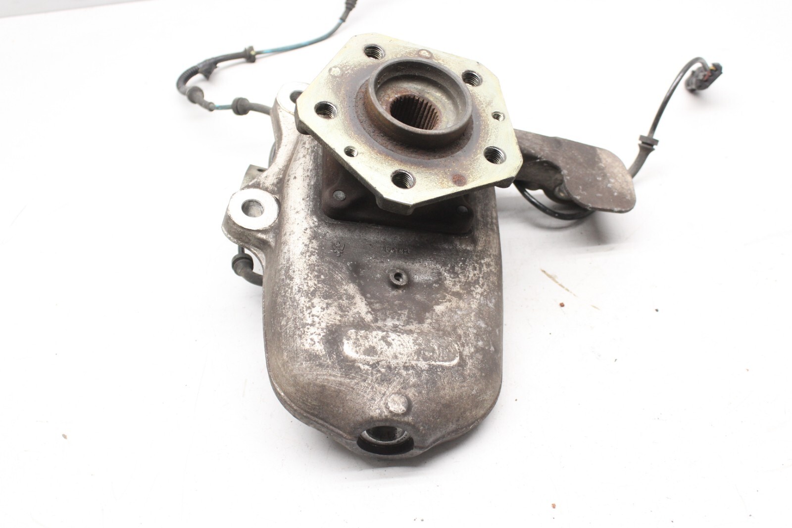 03-11 Maserati Quattroporte S M139 Front Right Side Spindle Knuckle Hub OEM 