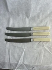3 Vntg Viners Of Sheffield England Stainless Bread And Butter Knives Off White