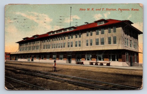 Vintage Postcard Parsons KS M.K. & T. Station Railroad Train Depot 1914 V6