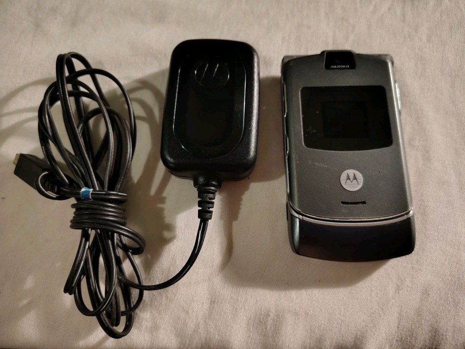 Motorola RAZR / Razor GRAY Cell Phone T-Mobile Flip Phone Vintage ...