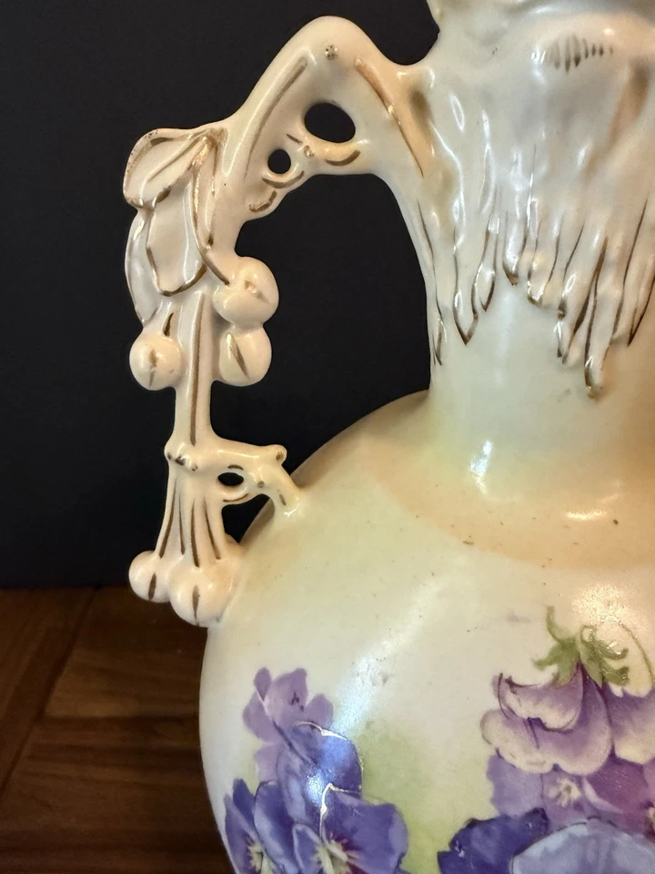 ANTIGUA JARRA DE BAYAS DE CEREZA 3D FLOR PÚRPURA PENSAMIENTO JARRÓN JARRA DORADO FIRMADO AUSTRIA Foto 3 de 4