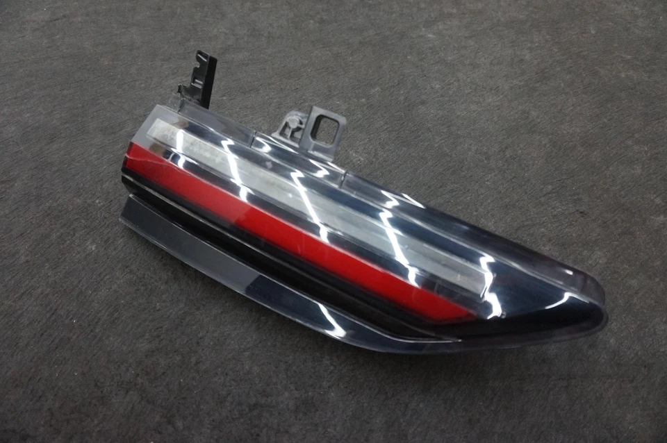 Lámpara de luz trasera interior trasera derecha OEM 63215A3CD36 BMW 760I xDrive G70 23-24 *Nota Foto 3 de 4