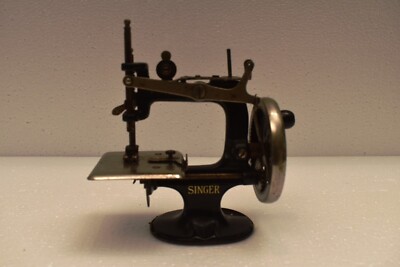 Antique Singer Toy Sewing Machine with Oiler Cast Iron Hand Crank