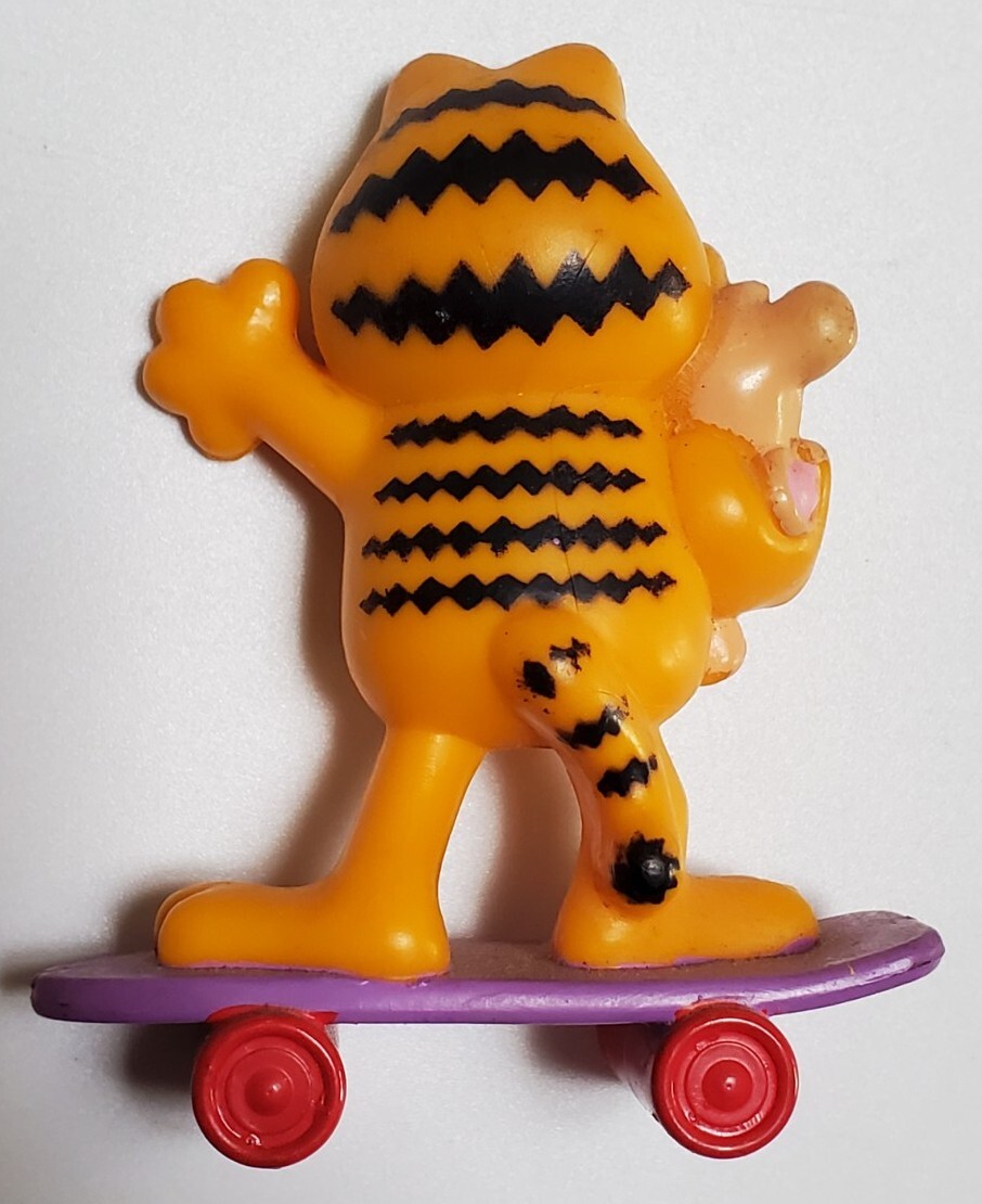 Vintage 1981 Garfield Skateboard Collectible PVC Figurine 2.5