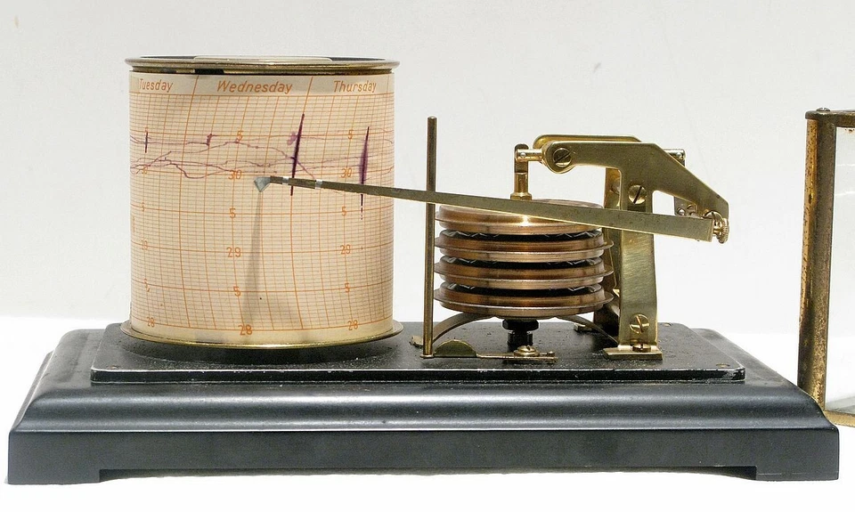 Instrumento mecánico vintage barógrafo alemán Lufft Stuttgart caja de madera y vidrio Foto 3 de 4