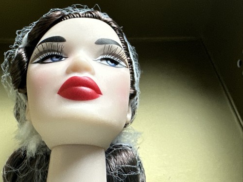 Integrity Fashion Royalty East 59th Dream in Aquamarine Coralynn Kwan Doll NRFB - Bild 6 von 24