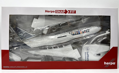 Herpa  Snap Fit 613897 Lufthansa Airbus A330-300 ''Diversity Wins'' | 1:200