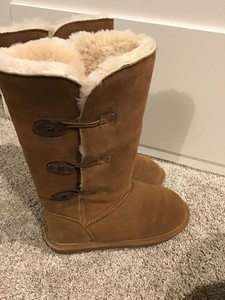 bearpaw boots buttons