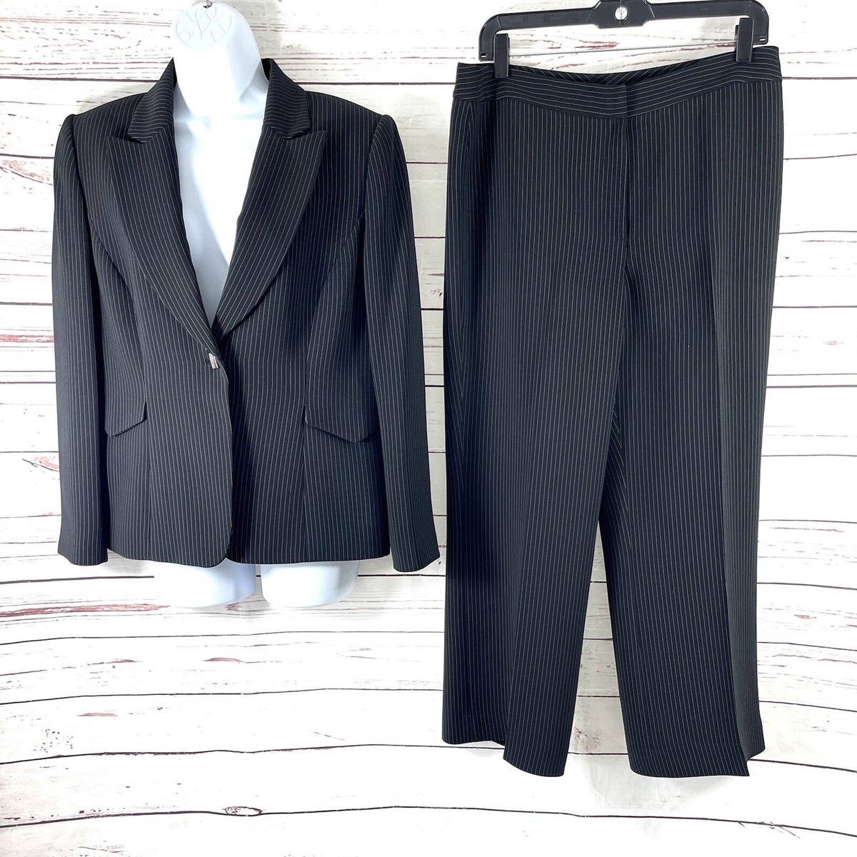 Tahari ASL 2PC Pant Suit Women’s Petite 12P Black Pinstripe Blazer Buttons
