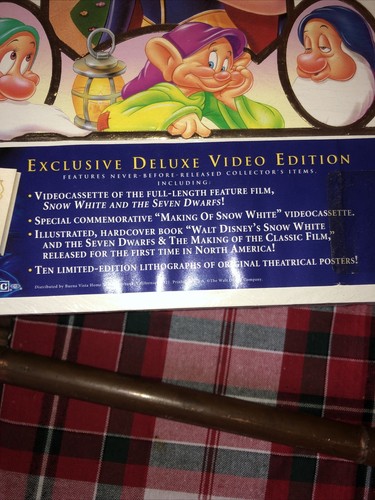 Walt Disney's Masterpiece Snow White & The Seven Dwarfs Exclusive Deluxe VHS NIB - Picture 2 of 3