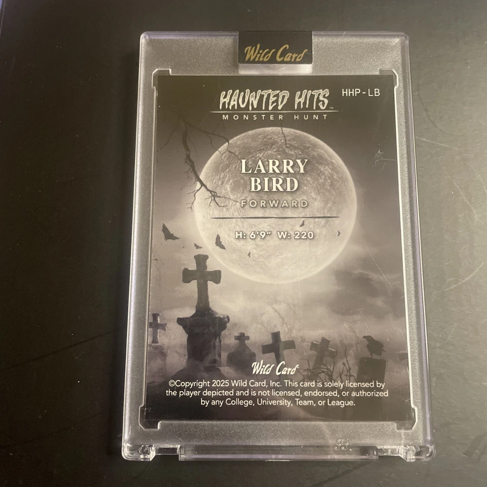Wild Card Haunted Hits 2025 Monster Hits Larry Bird 1/1 lámina roja Foto 2 de 2