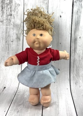 Hasbro 1990sCabbage Patch Kid Pretty Crimp N Curl Doll Blue Eyes light Hair 0126