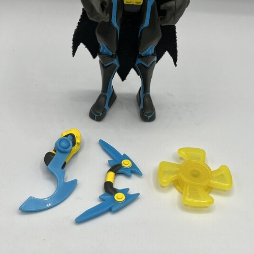 Figura Mattel Disc Attack Batman DC The Batman 2004 completa con accesorios - Imagen 4 de 7