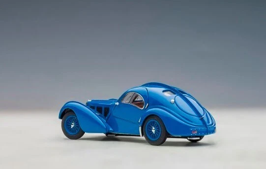 50947 AUTOart 1:43 Bugatti Type57SC Atlantic 1938 Blue / Wire Spoke Wheel model - Image 2 of 4