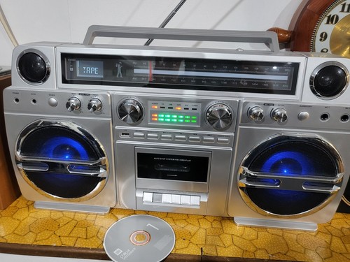 Flea-Market Large Retro Boombox CD Tape Aux Bluetooth Radio USB Boxed! - Picture 4 of 14