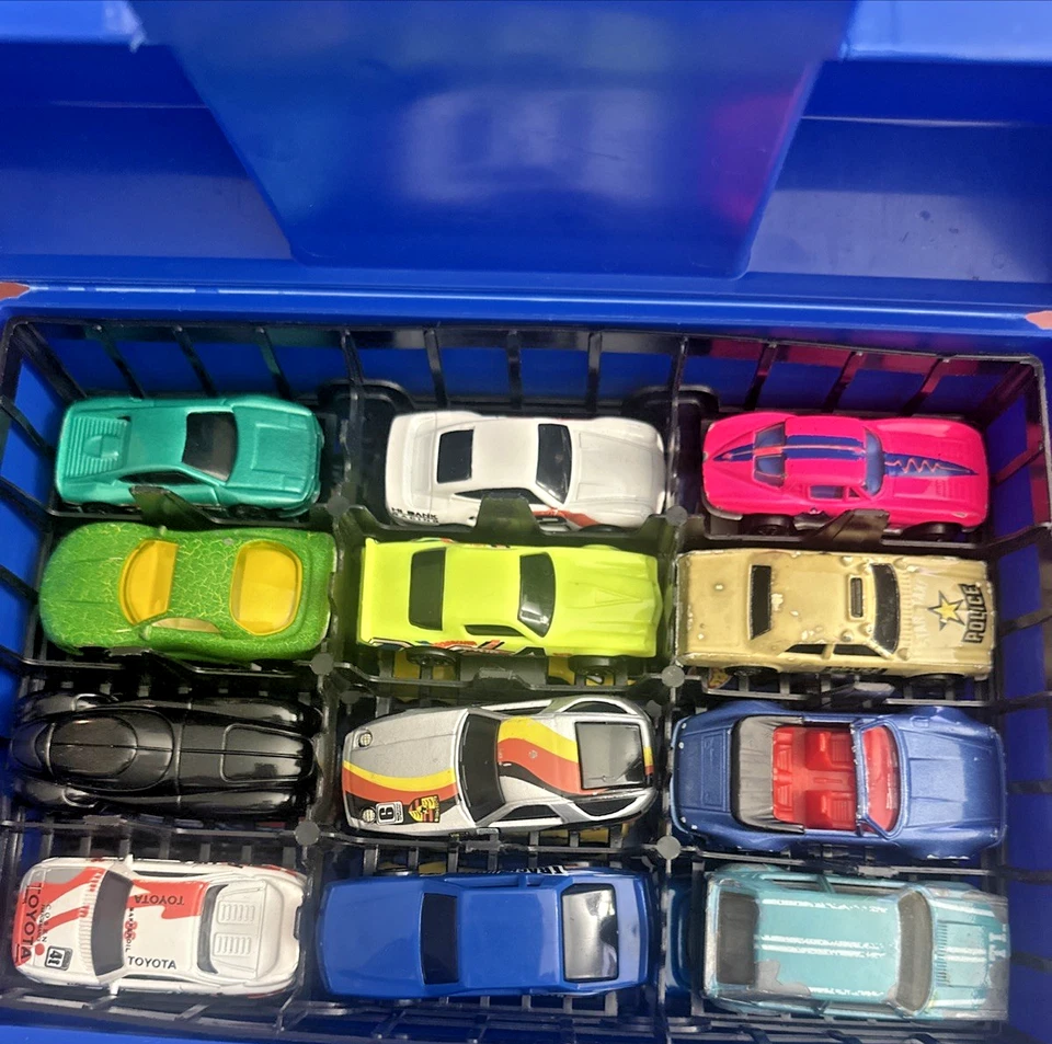 Estuche de Transporte Matchbox Motorcity con 24 Coches Coleccionables Lote 70’ 80’ 90’ Raro Incluye Foto 3 de 4