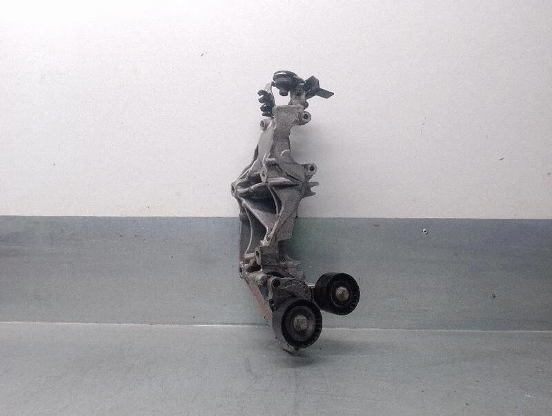 8200881264 soporte alternador para RENAULT ESPACE IV (JK0) 2.0 DCI 2002 4819886 - Imagen 2 de 4