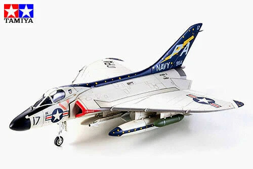 Modellini statici di aerei e veicoli spaziali in resina scala 1:72