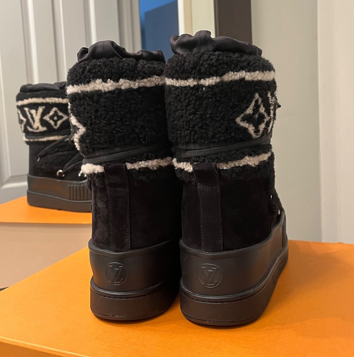 NEW! Louis Vuitton Shearling Polar Flat Half Moon Boots NEW! Louis Vuitton Shearling Polar Flat Half Moon Boots
