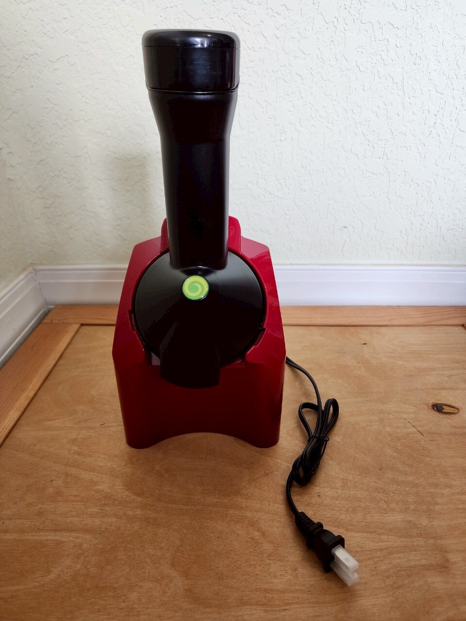 Yonanas 902RD Classic Vegan Non-Dairy Frozen Fruit Dessert Maker