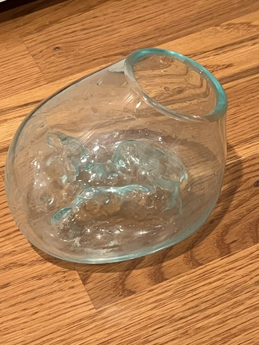 Bundle Lot of 3 Unique Vases - 1 Wire Vase & 2 Glass Vases Interesting Designs - Picture 4 of 8
