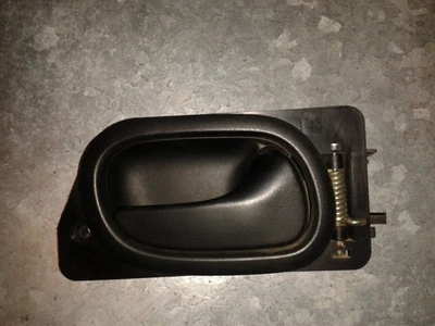 POIGNEE DE PORTE INTERIEURE ARRIERE DROITE RENAULT LAGUNA I 1 - Photo 1/2