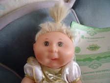 a real doll! BLOND CABBAGE PATCH DOLL MATTEL C1996 13" DRESSED C/W BIRTH CERT HB