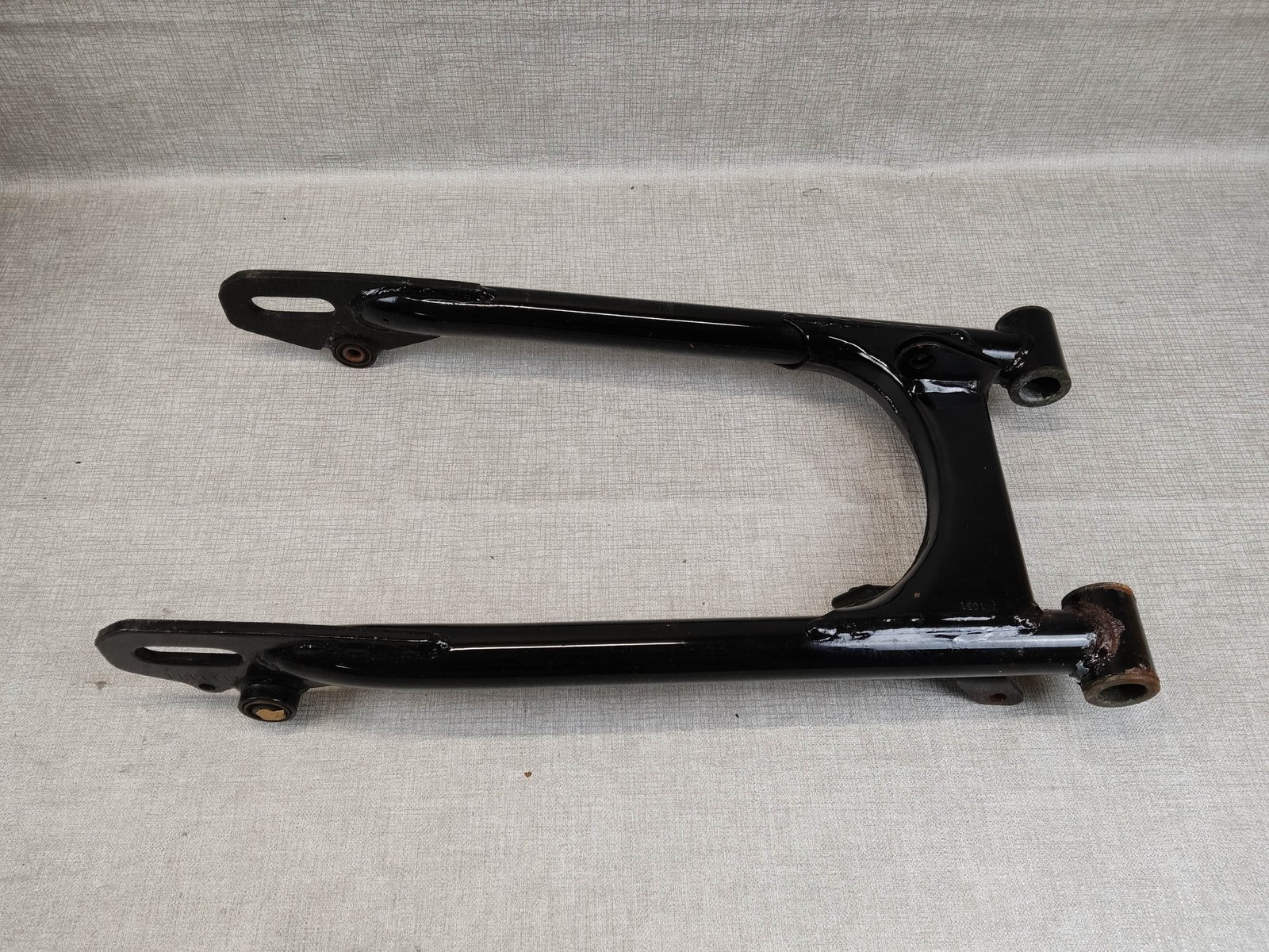 Bras oscillant HONDA 52100-336-000B acier renforcé CB125 d'origine