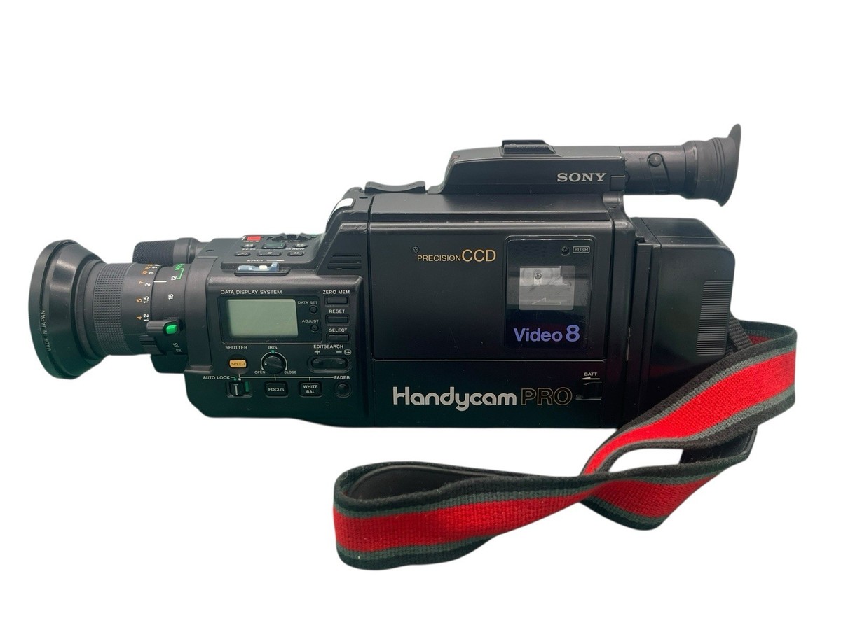 Sony CCD-V90 ハンディカム Video 8 Sony Handycam Pro Video 8 CCD-V9/V90 Original sales Brochure