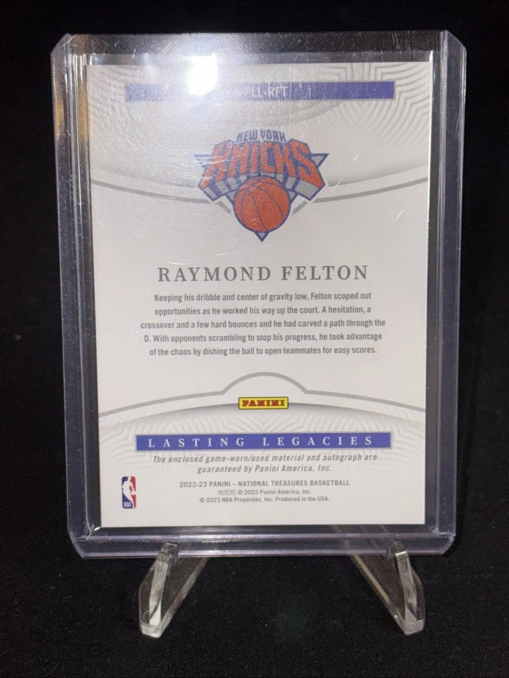 Parche automático Raymond Felton Knicks /99 2022-2023 National Treasures Foto 2 de 2